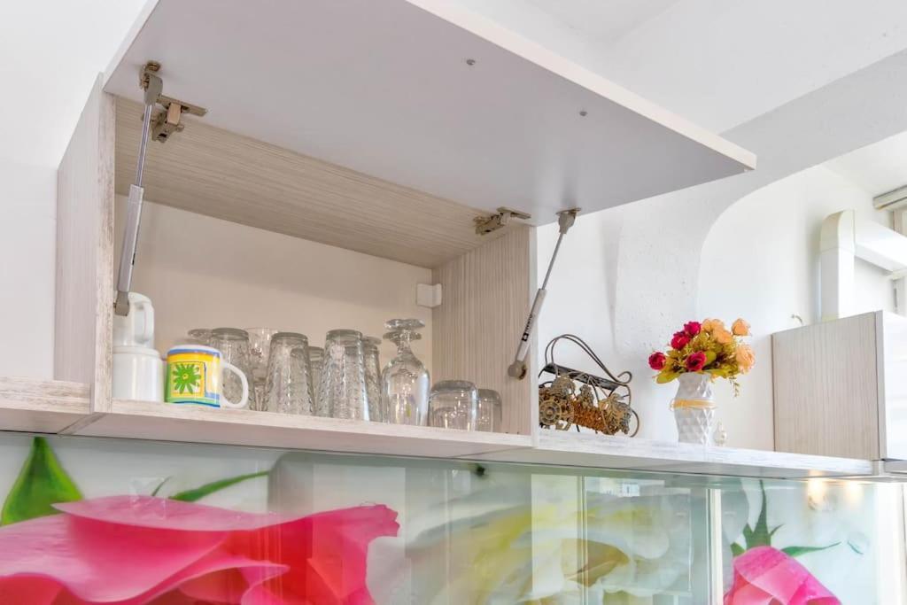 Sunny 2-Bedroom Maisonette Varna & Parking Экстерьер фото